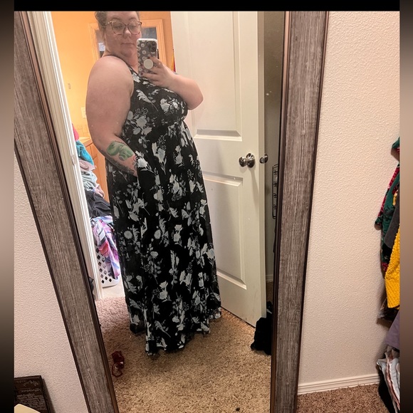 Torrid maxi black floral forms dress - Picture 3 of 4